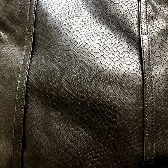 Embossed snake skin pattern shopper - Picture 7 of 8